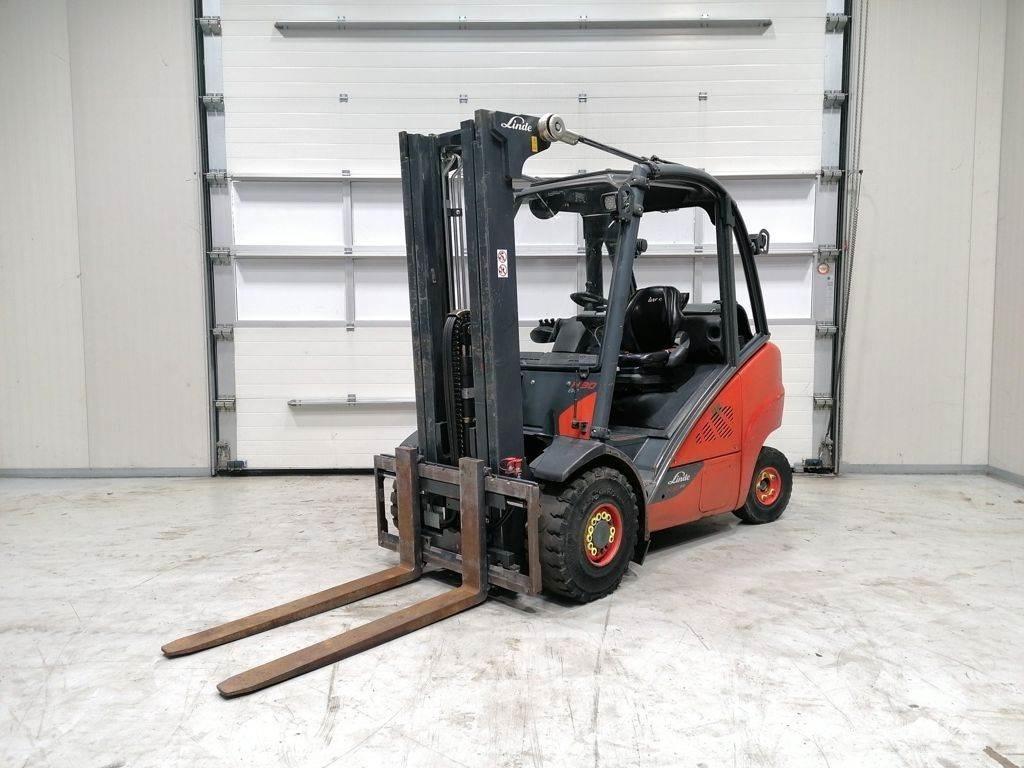Linde H30T-02 Gas Stapler