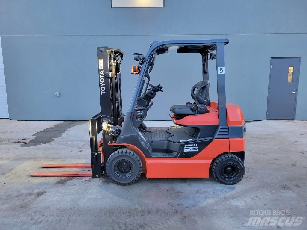 Toyota 8FB25 Elektro Stapler