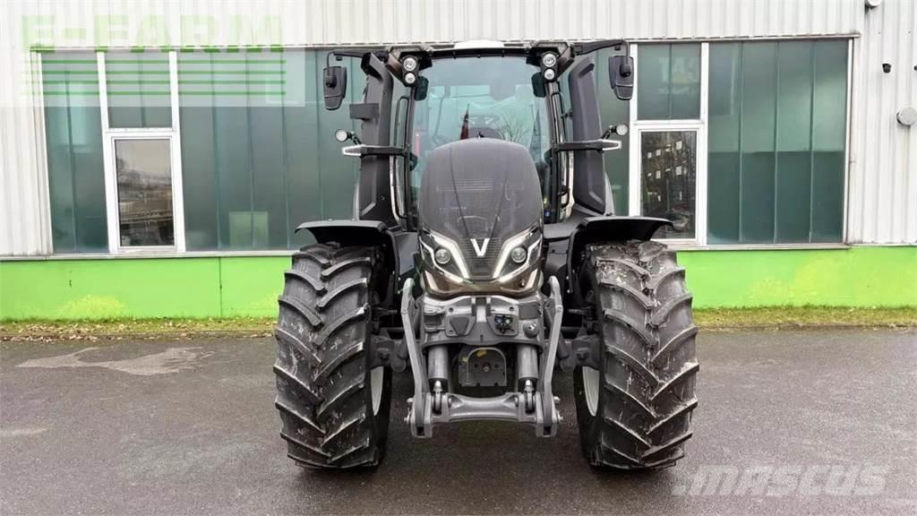 Valtra q 285 Traktoren