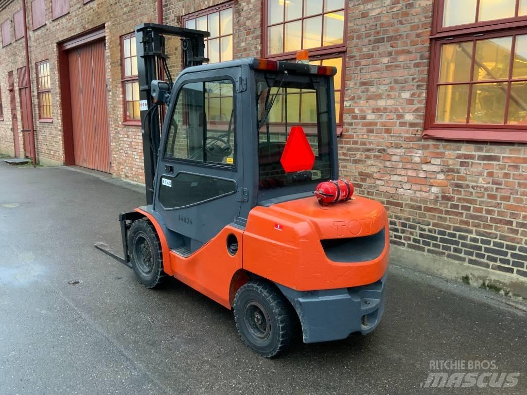 Toyota 02-8 FD F 30 Diesel Stapler