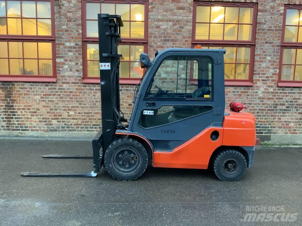 Toyota 02-8 FD F 30 Diesel Stapler