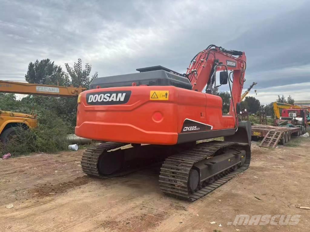 Doosan DX 225 Raupenbagger