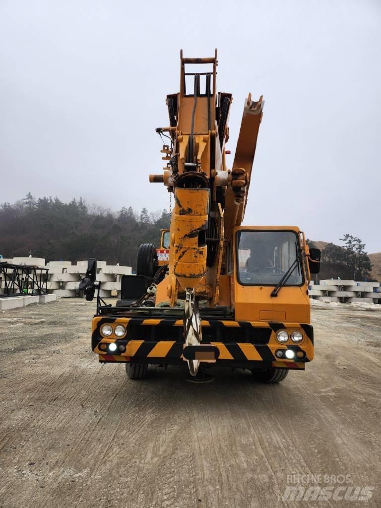 Hyundai HC 50 All-Terrain-Krane
