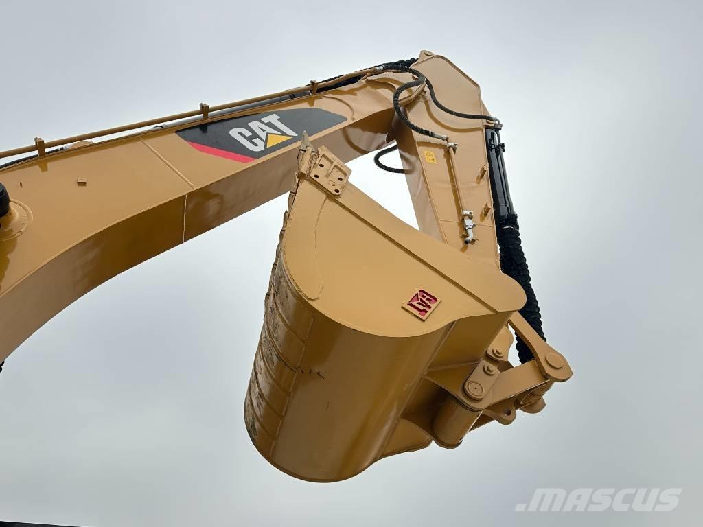 CAT 325D2L Raupenbagger