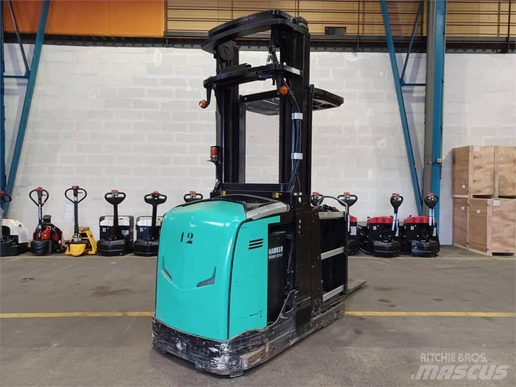 CAT NOH10N Mittelhub-Kommissionierer