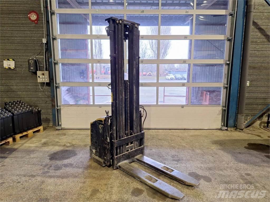 CAT NSP16N Deichselstapler