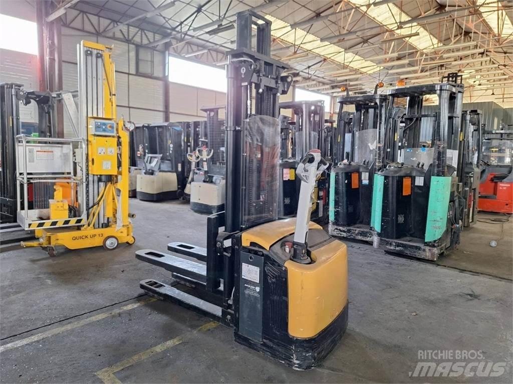 CAT NSP16NI Deichselstapler