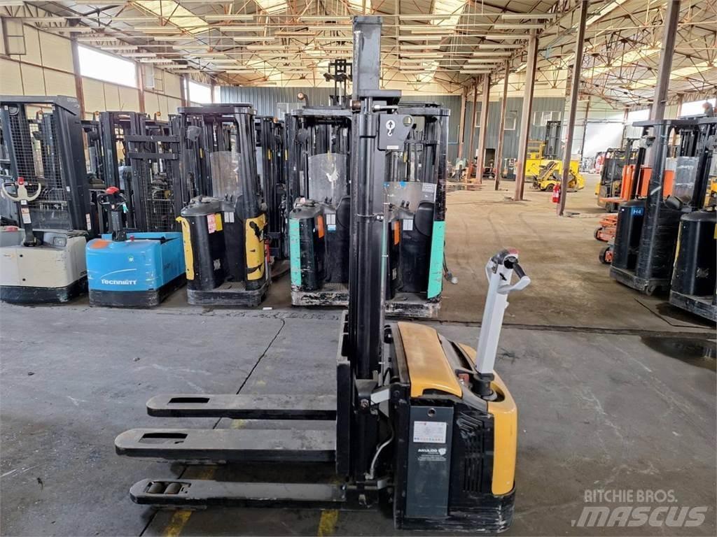 CAT NSP16NI Deichselstapler