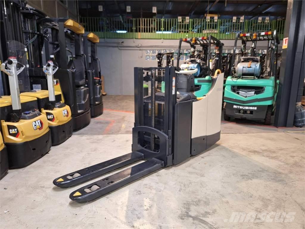 Crown DT3040 Selbstfahrstapler