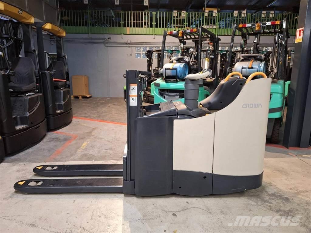 Crown DT3040 Selbstfahrstapler
