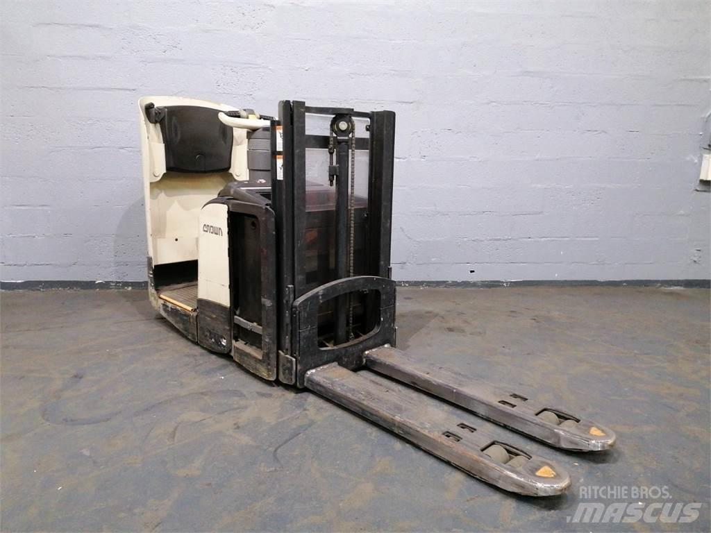 Crown DT3040 Selbstfahrstapler