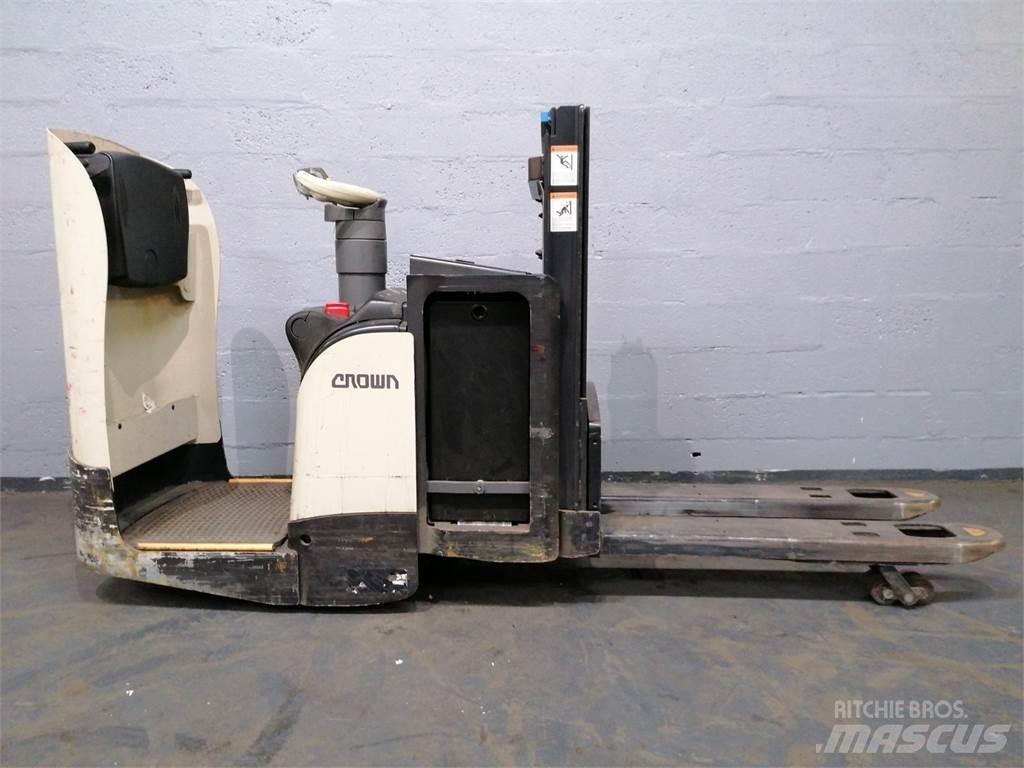Crown DT3040 Selbstfahrstapler