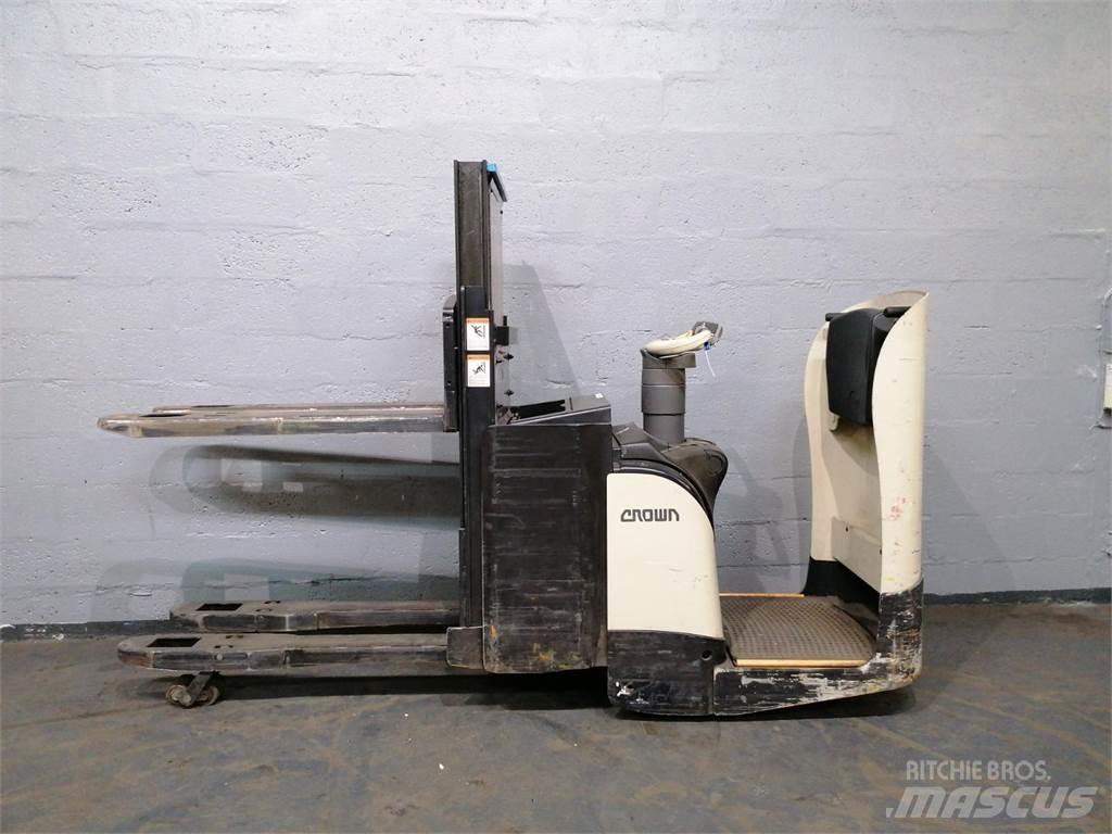 Crown DT3040 Selbstfahrstapler