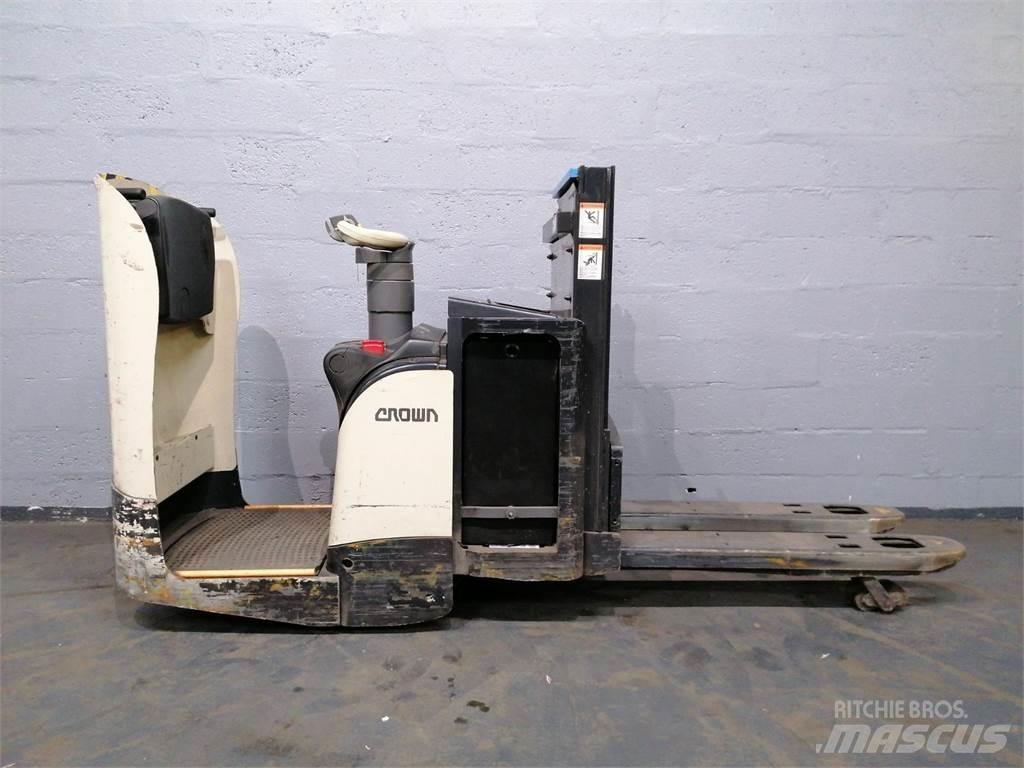 Crown DT3040 Selbstfahrstapler
