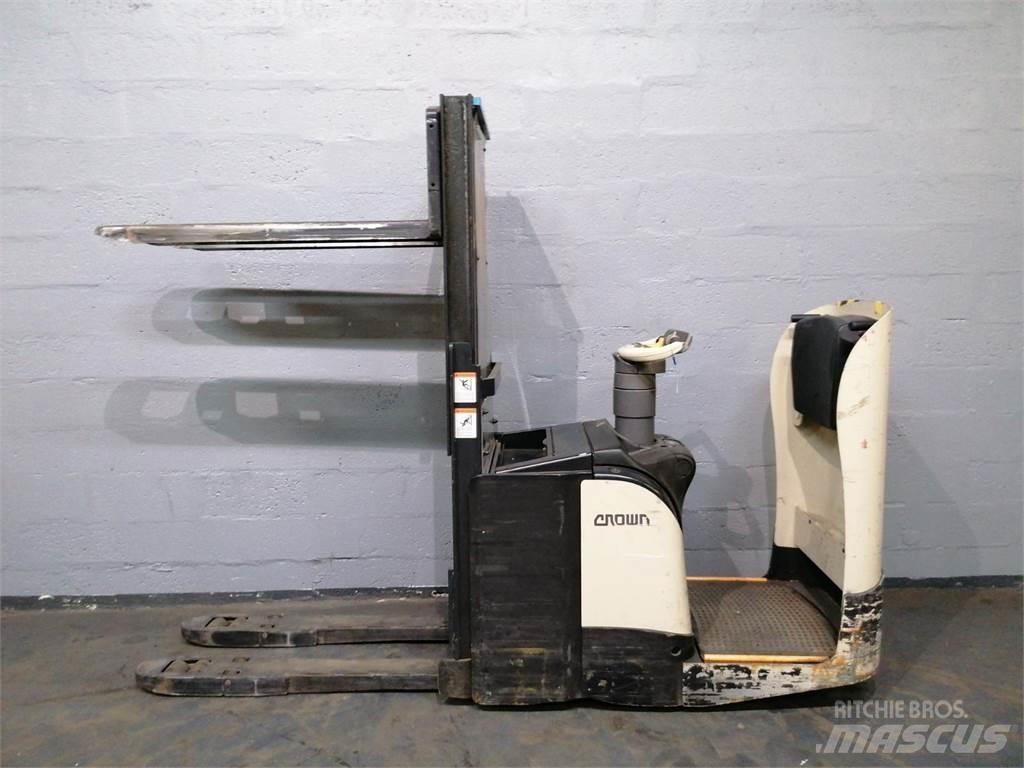 Crown DT3040 Selbstfahrstapler