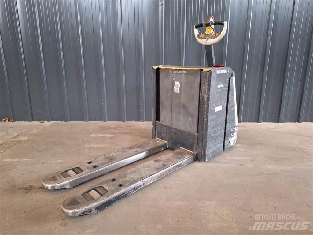 Crown WP3080 Deichselstapler