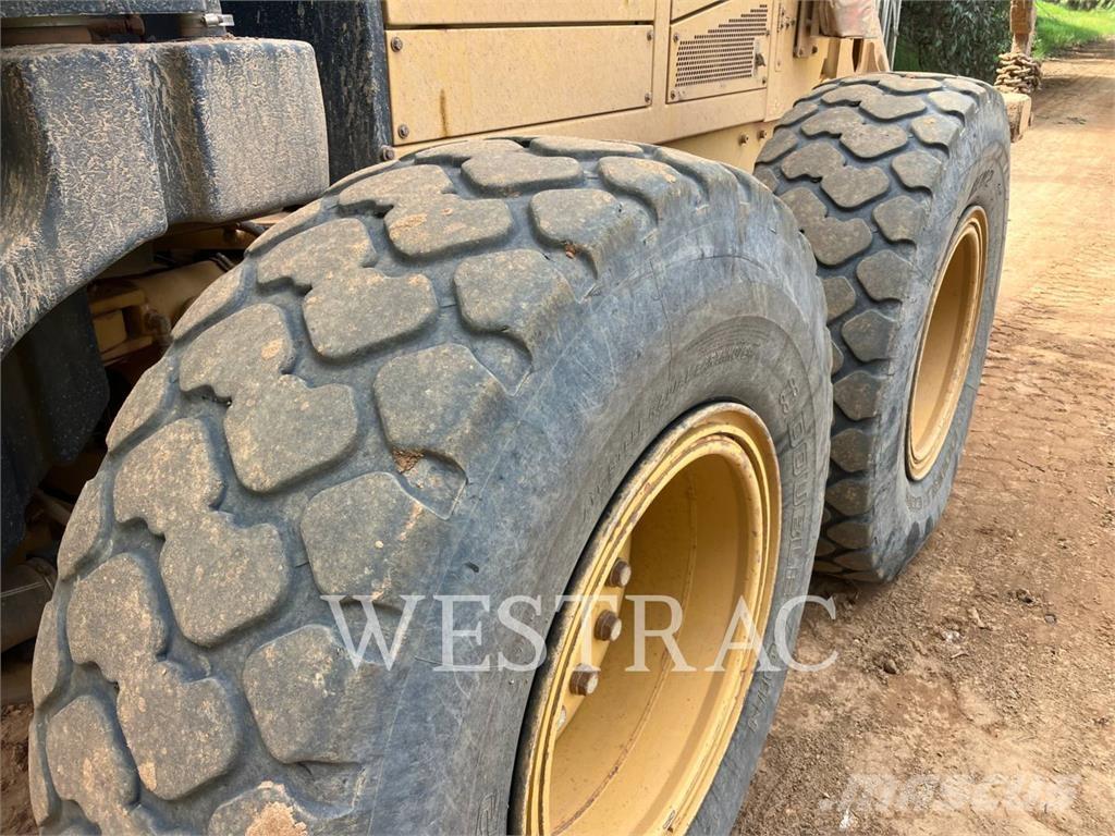 CAT 12M Grader
