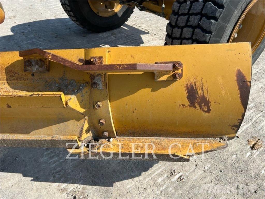 CAT 12M2 Grader