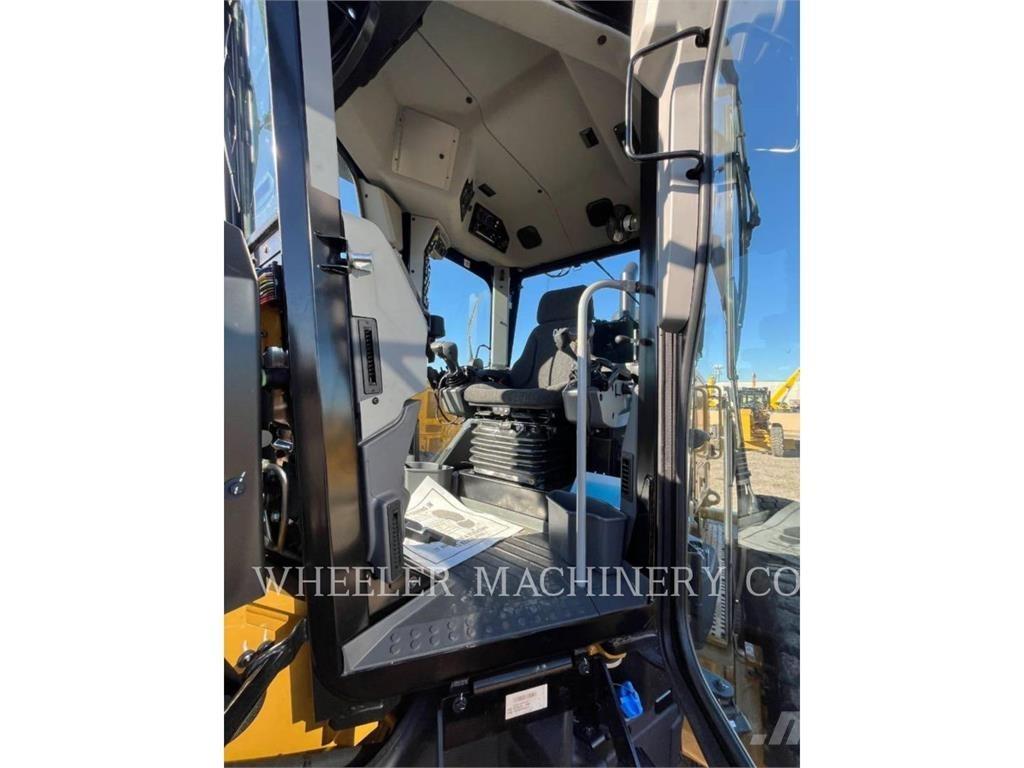CAT 150 AWD Grader