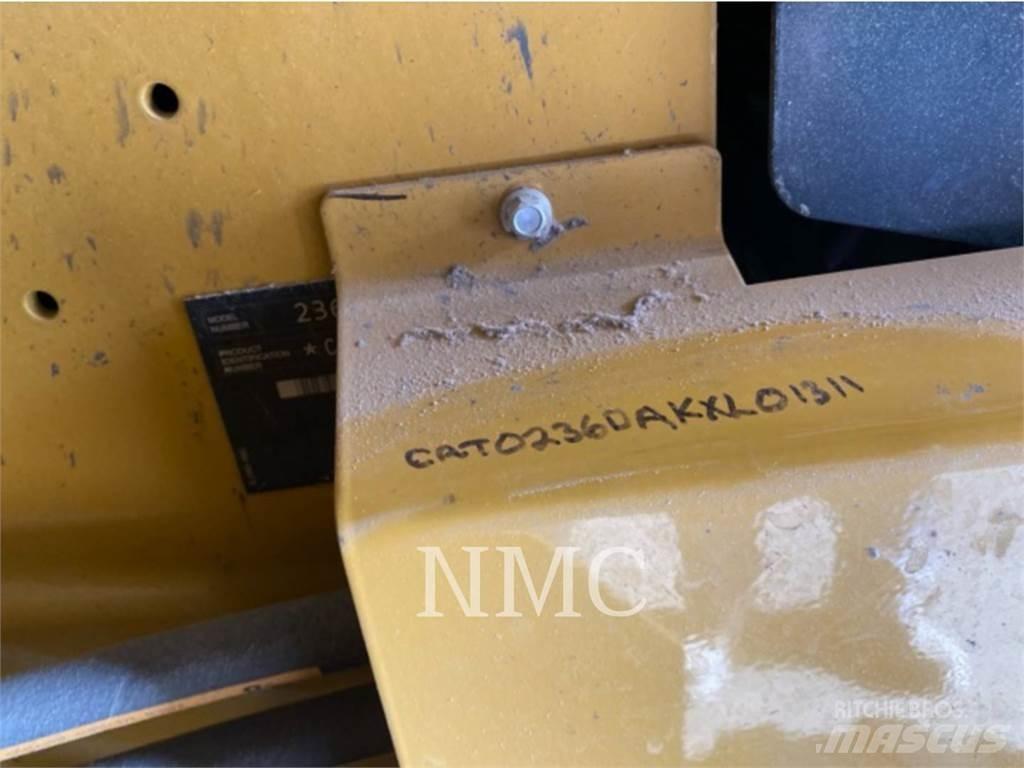 CAT 236D Kompaktlader