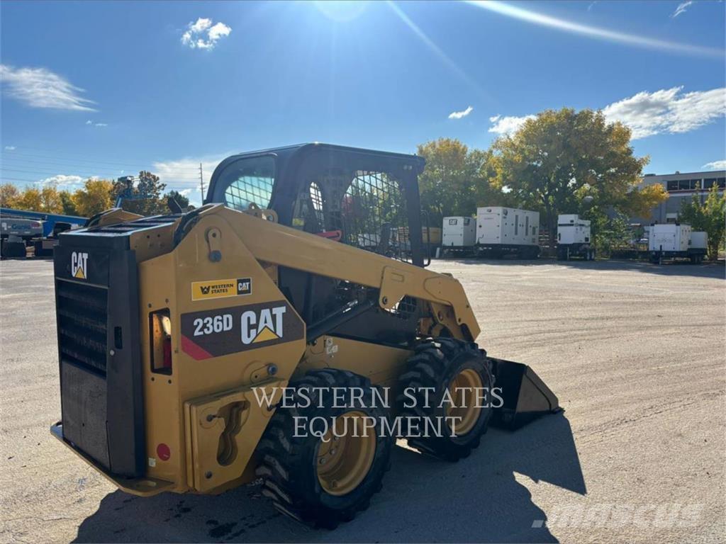 CAT 236D Kompaktlader