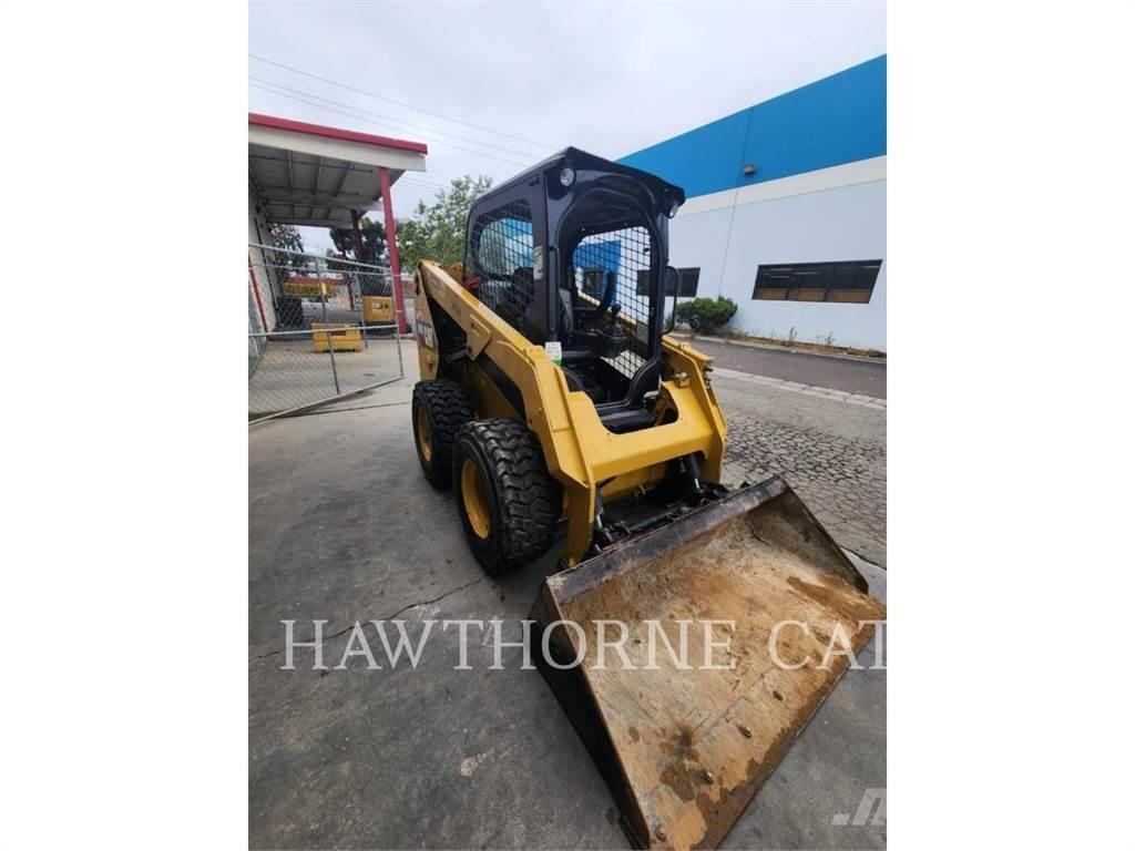 CAT 236D Kompaktlader