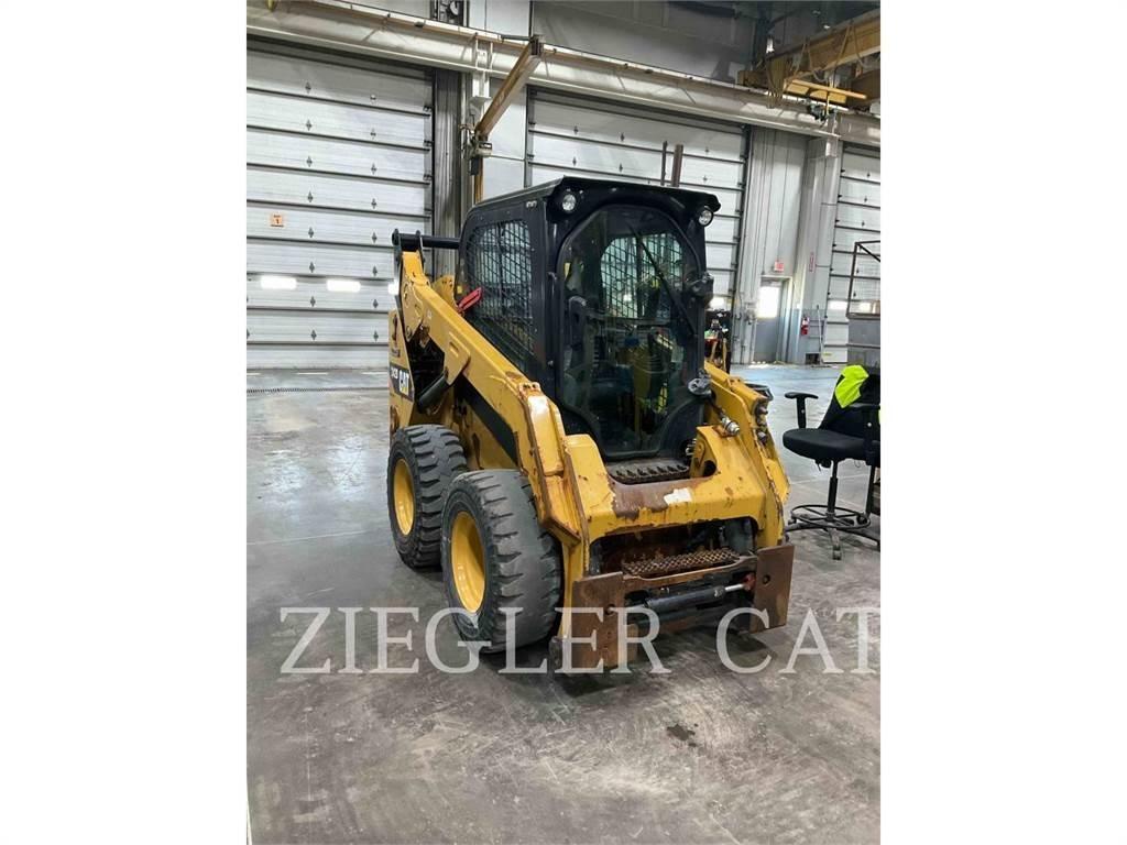 CAT 242D Kompaktlader