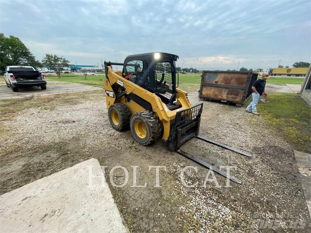 CAT 242D Kompaktlader