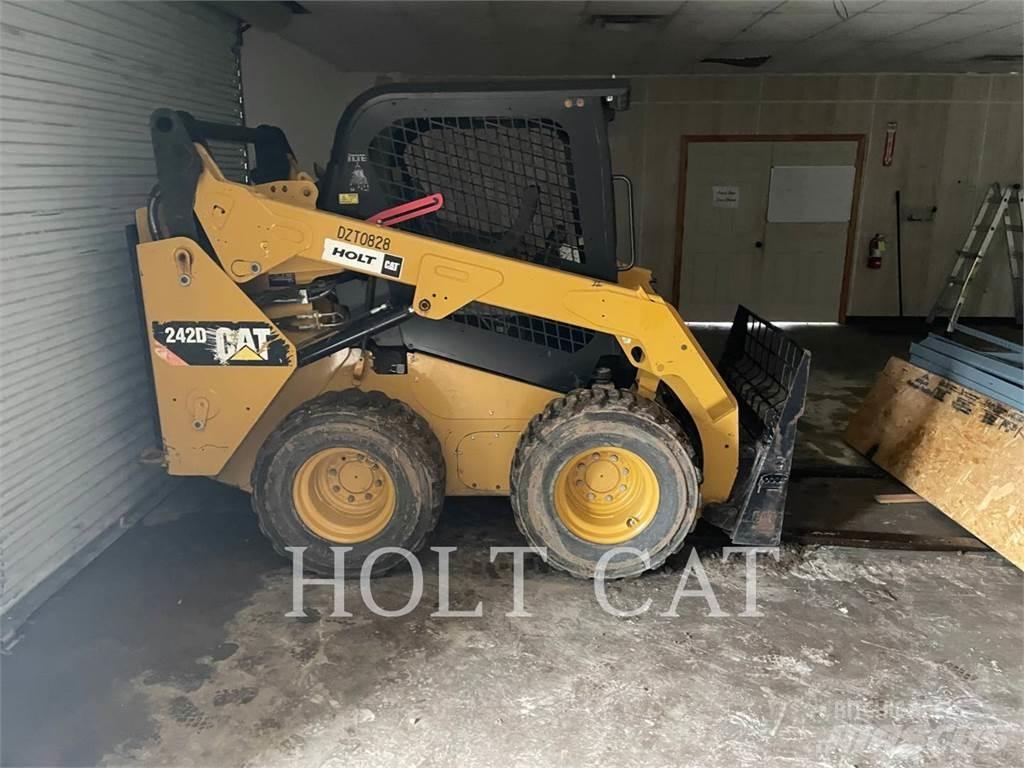 CAT 242D Kompaktlader