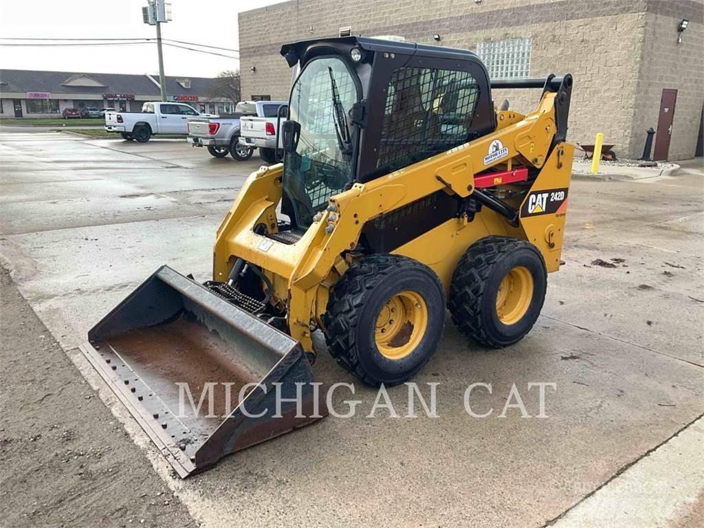 CAT 242D A2Q Kompaktlader