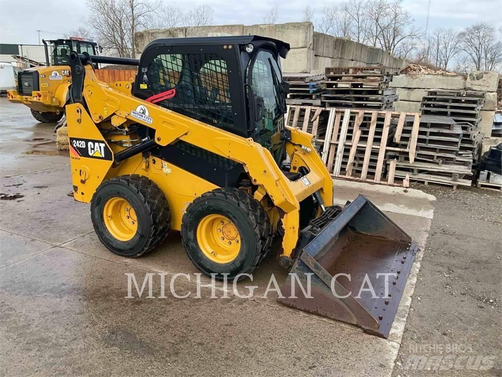 CAT 242D A2Q Kompaktlader
