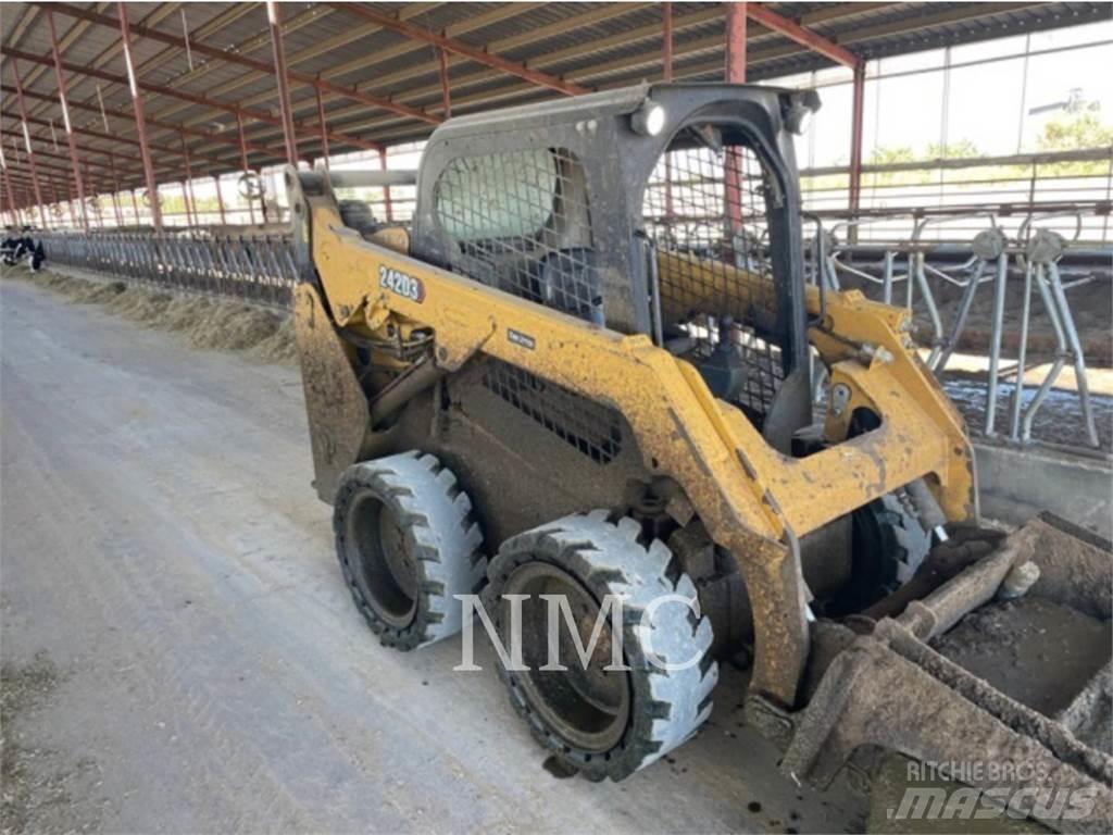 CAT 242D3 Kompaktlader