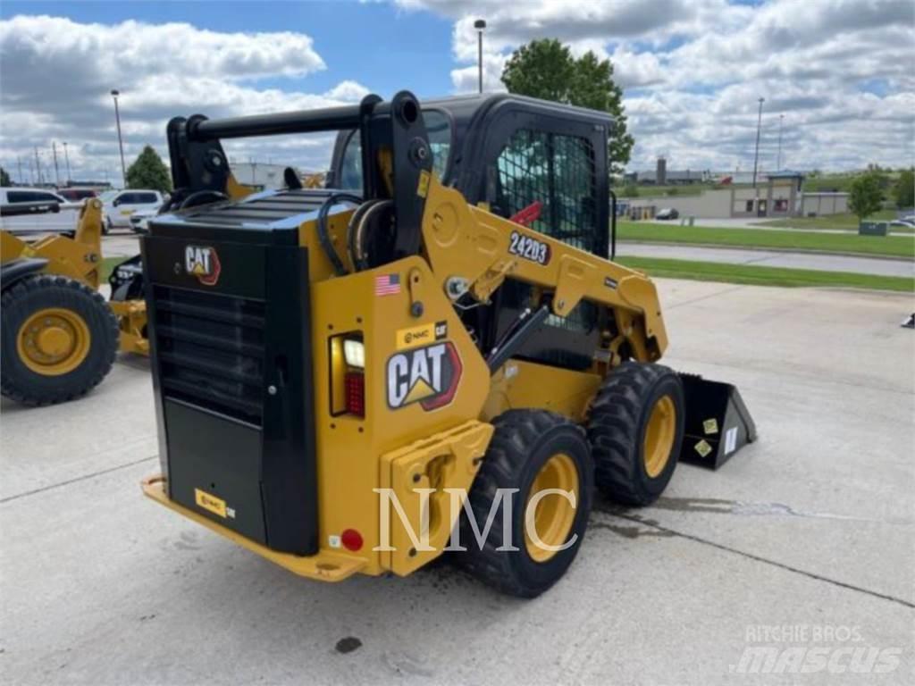 CAT 242D3 Kompaktlader