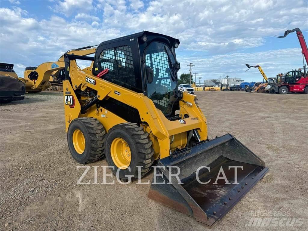 CAT 242D3 Kompaktlader