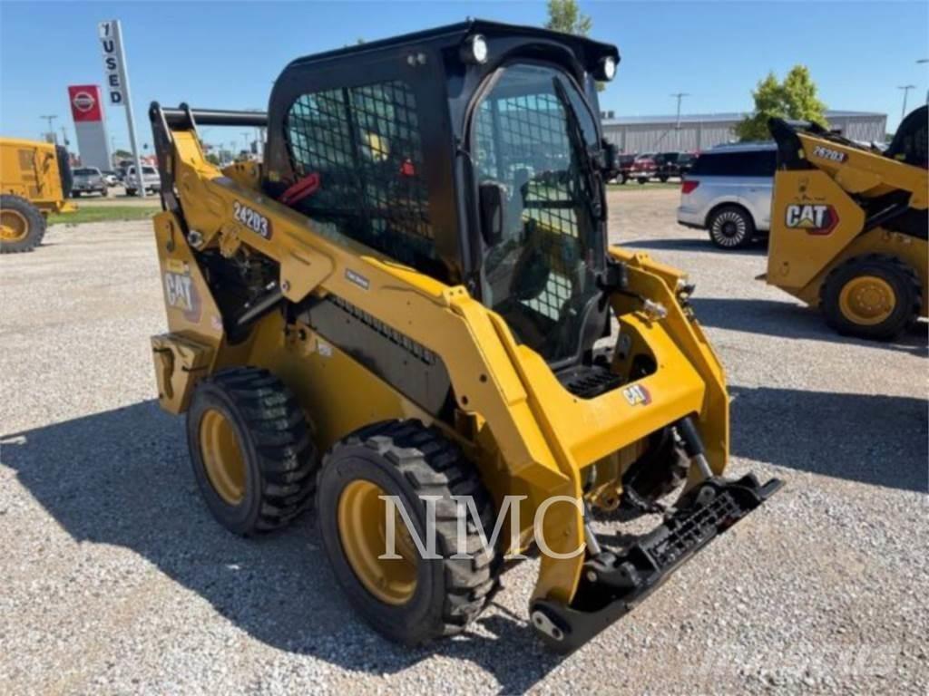 CAT 242D3 Kompaktlader
