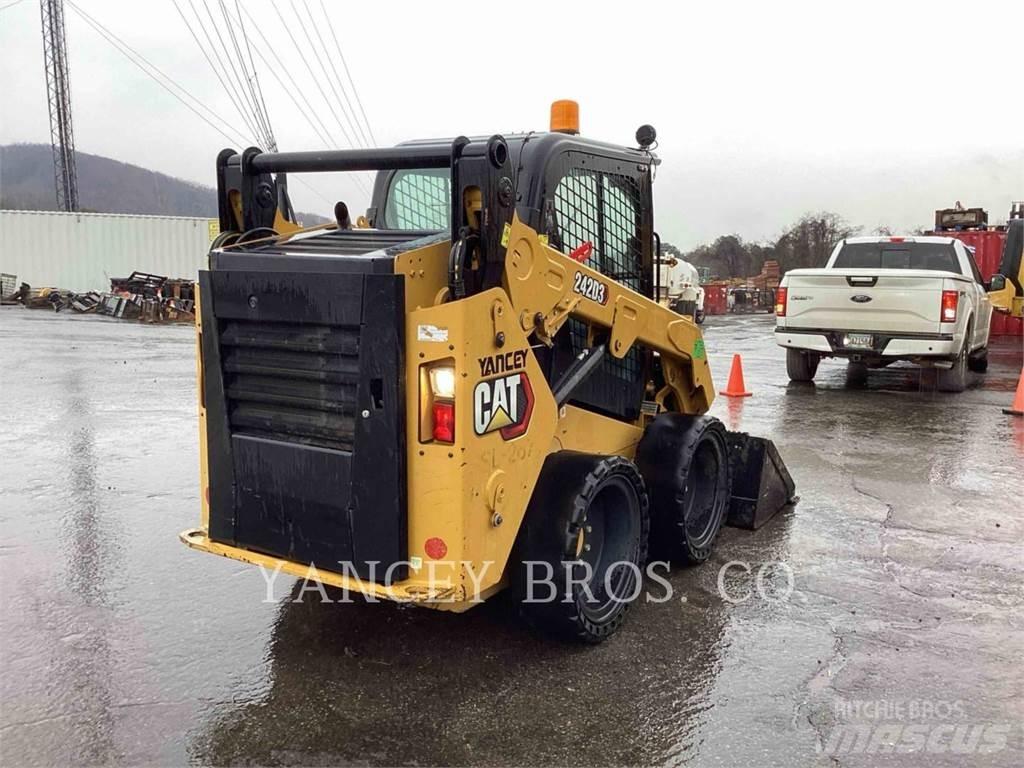 CAT 242D3 AC Kompaktlader