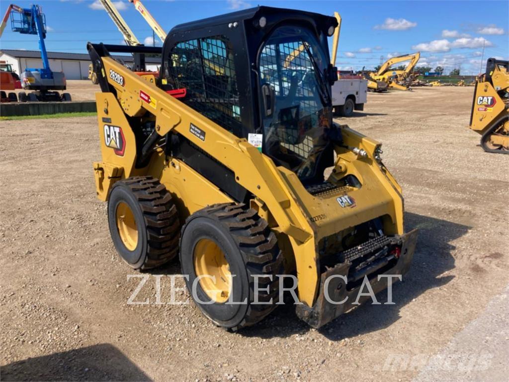 CAT 262D3 Kompaktlader