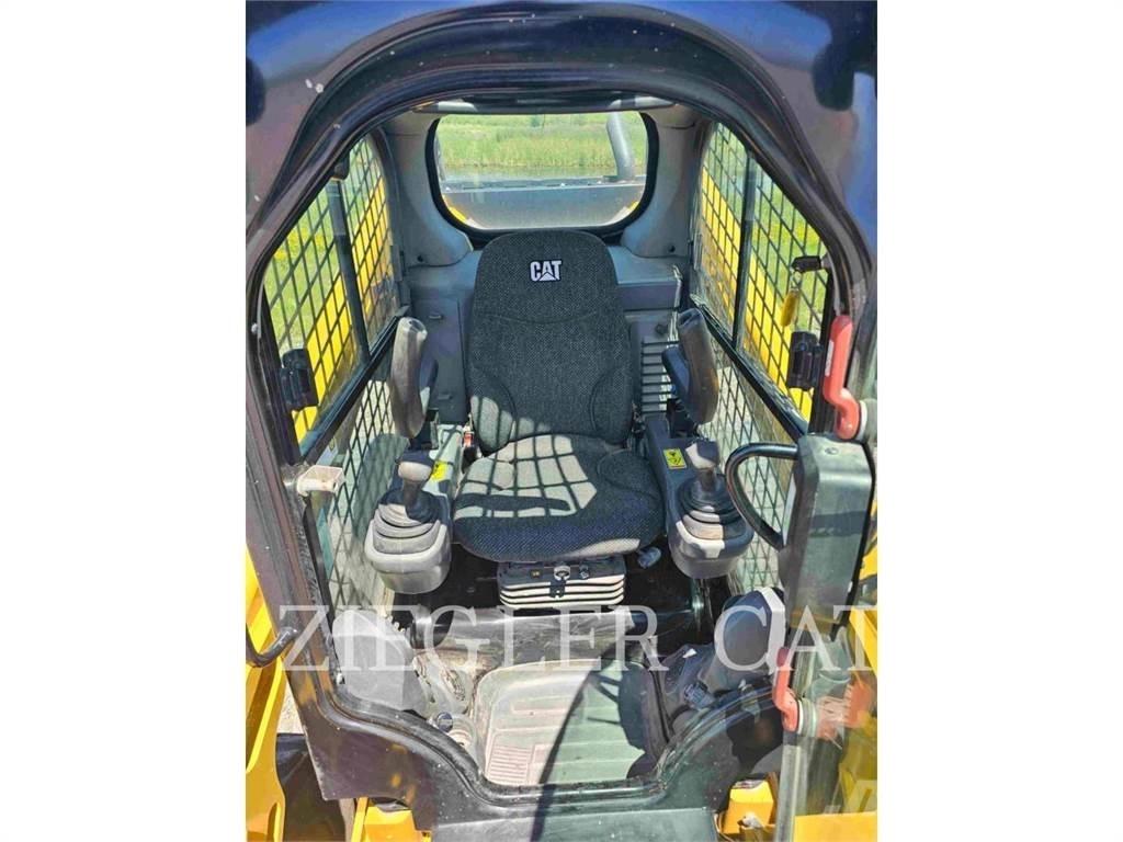 CAT 272D2 Kompaktlader