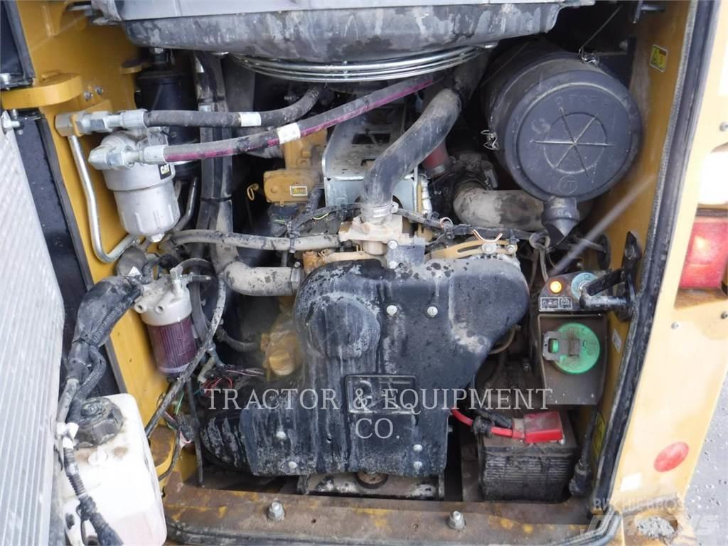 CAT 272D2 H2CB Kompaktlader