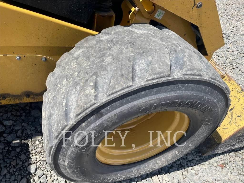CAT 272D2XHP Kompaktlader