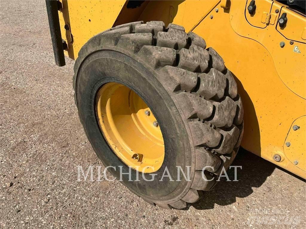 CAT 272D2XHP Kompaktlader