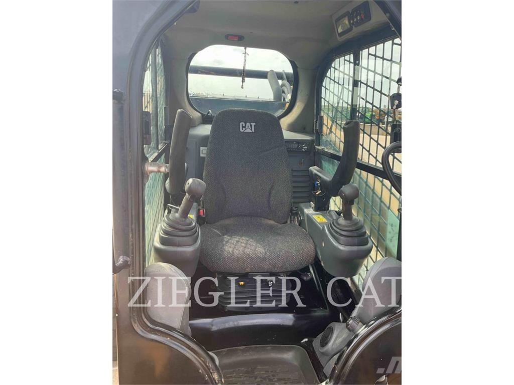 CAT 272D2XHP Kompaktlader