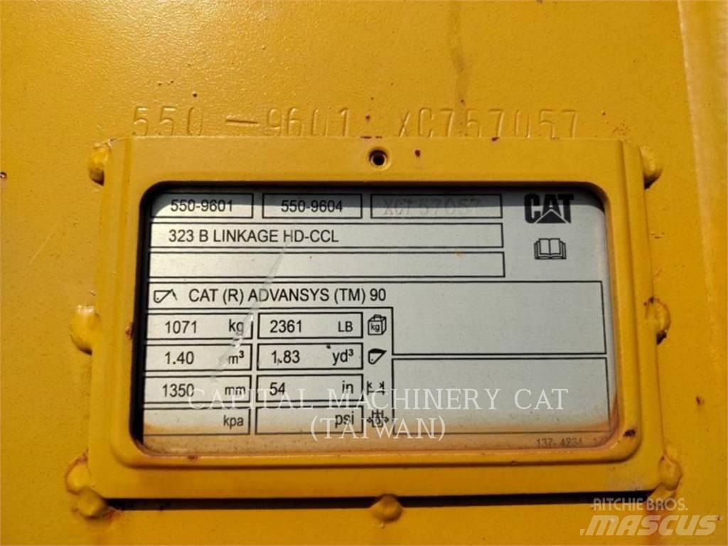 CAT 323 Schaufeln