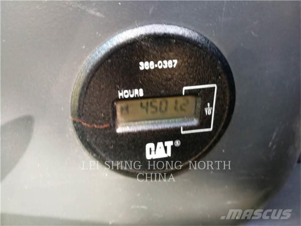 CAT 323D2L Raupenbagger