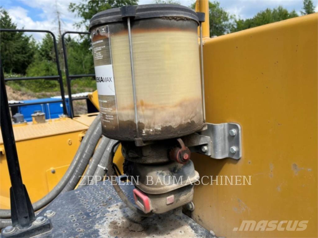 CAT 374FL Raupenbagger