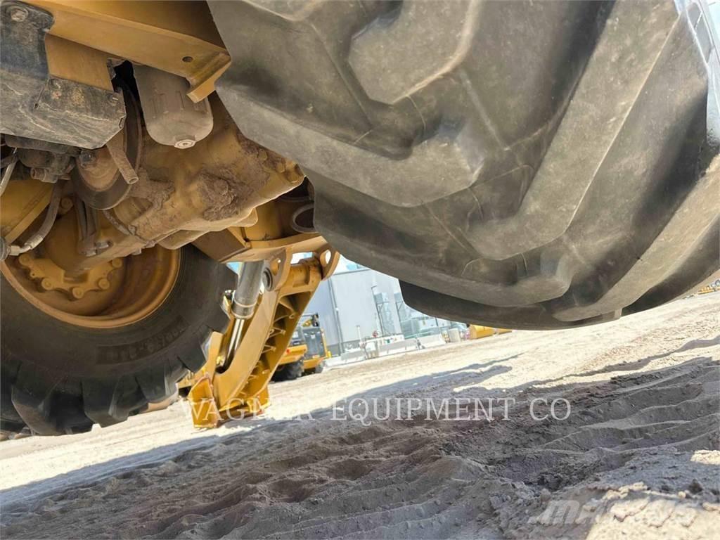 CAT 440 Baggerlader