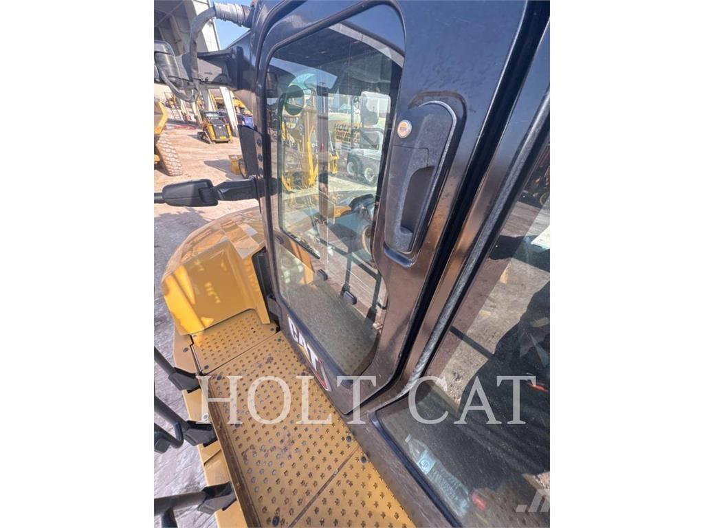 CAT 725 Dumper - Knickgelenk