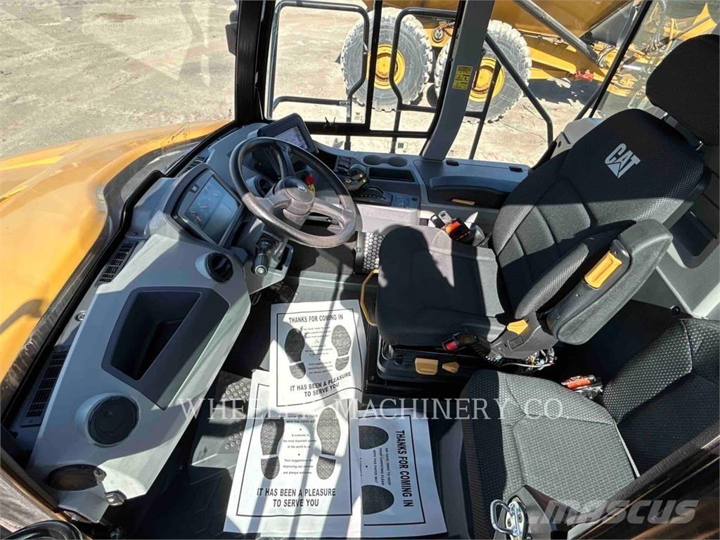 CAT 725 Dumper - Knickgelenk