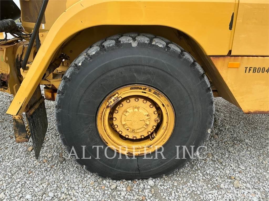 CAT 725C Dumper - Knickgelenk