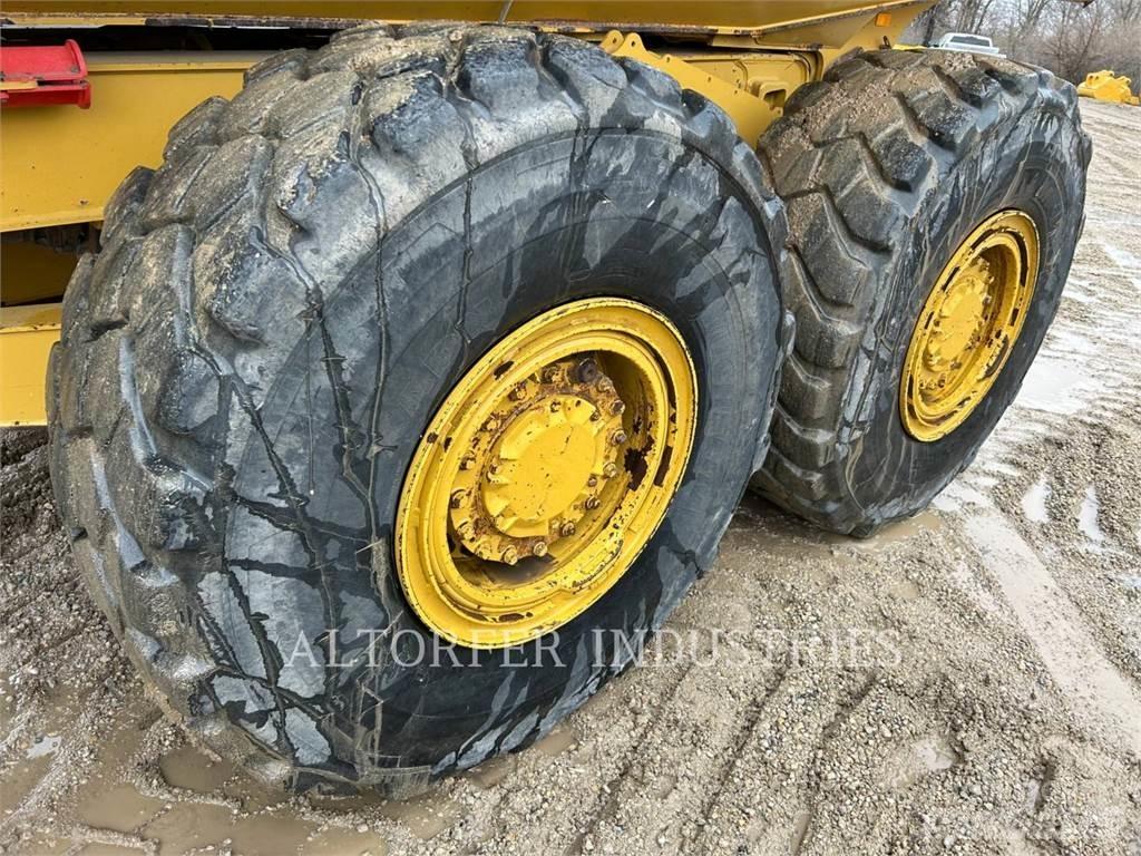 CAT 725C2 Dumper - Knickgelenk